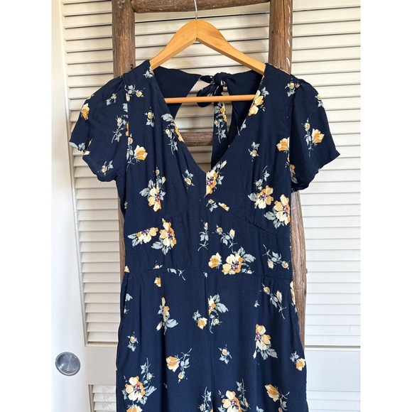 Abercrombie & Fitch Floral Jumpsuit Tie Back V Neck Casual Romper Size S - Picture 3 of 7
